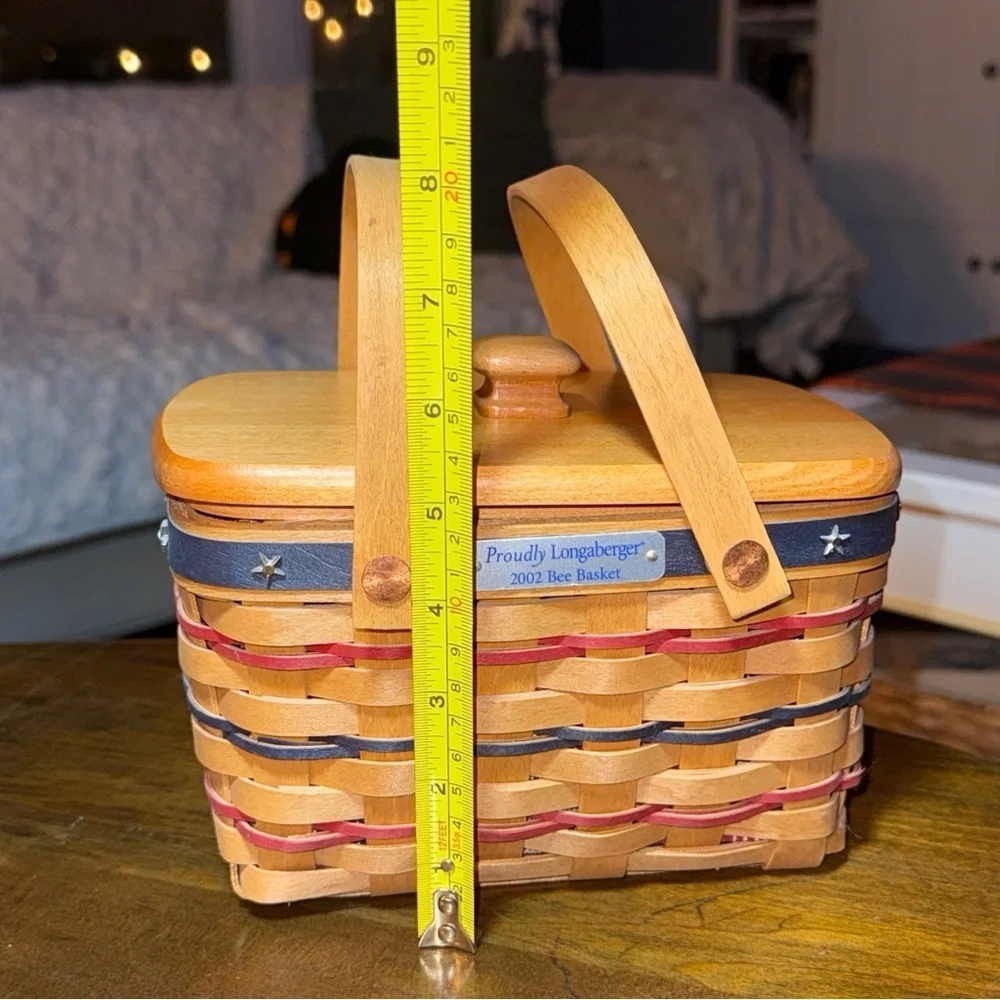 Longaberger 2002 Bee Basket W/ USA Flag Liner 2 Tie Ons Proudly Longaberger Lid